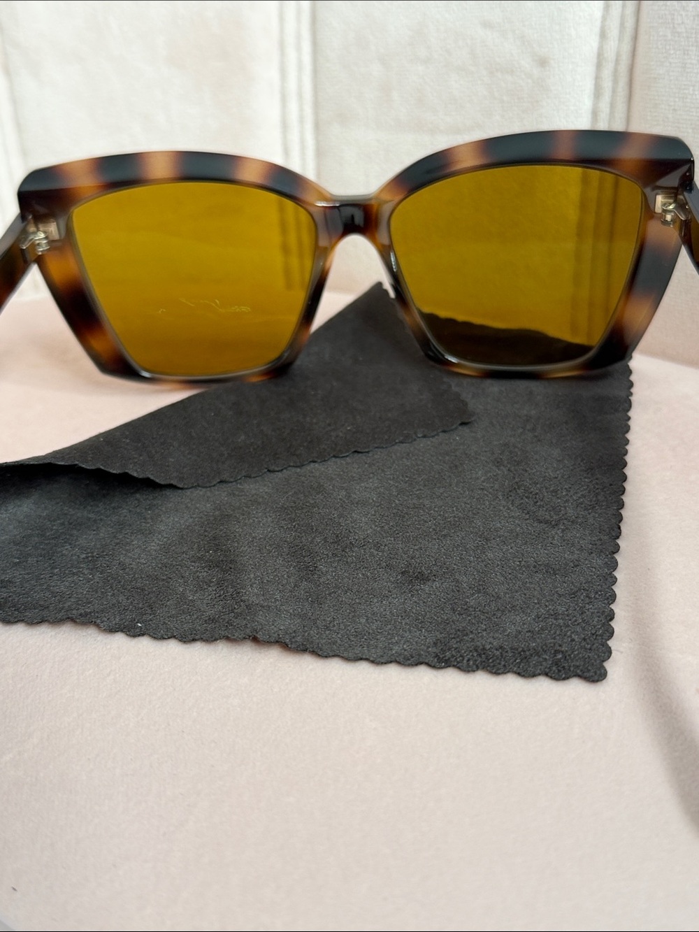 Tom Ford Sunglasses Brown Box with Gold Logo - Picture 8 of 9